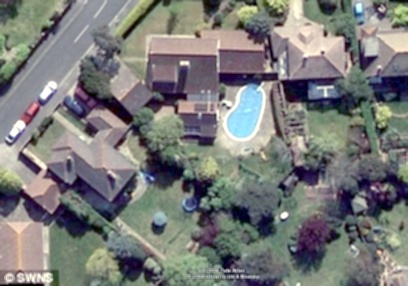 Jovens usam mapas do Google Earth para invadir piscinas alheias 8 Jovens usam mapas do Google Earth para invadir piscinas alheias