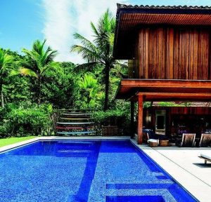 Saiba como economizar água na piscina.