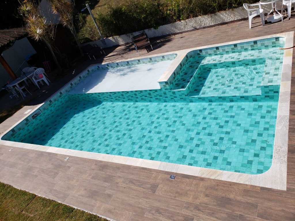piscina de vinil com marmore