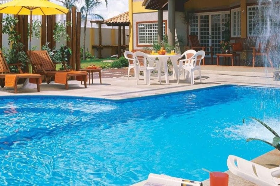 3 maneiras de manter sua piscina livre de algas e bactérias