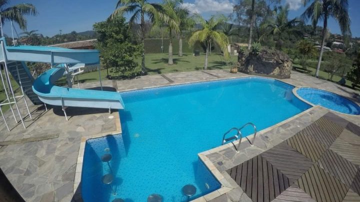 Toboágua em piscina residencial: é possível?
