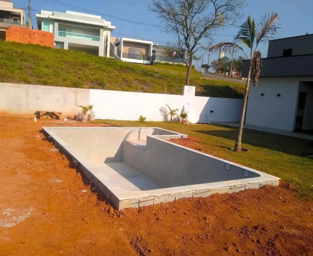 Construção da estrutura de alvenaria para piscina de vinil