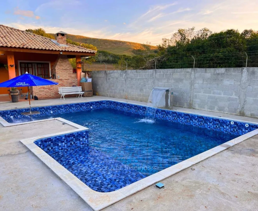 10 ideias de piscina de vinil em Atibaia - SP 10 Piscina com dois “L’s”: spa e prainha