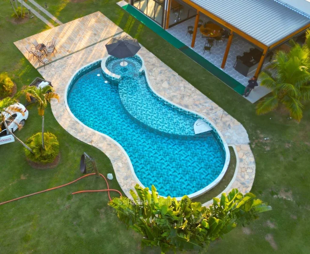 10 ideias de piscina de vinil em Atibaia - SP 11 Piscina com formato irregular