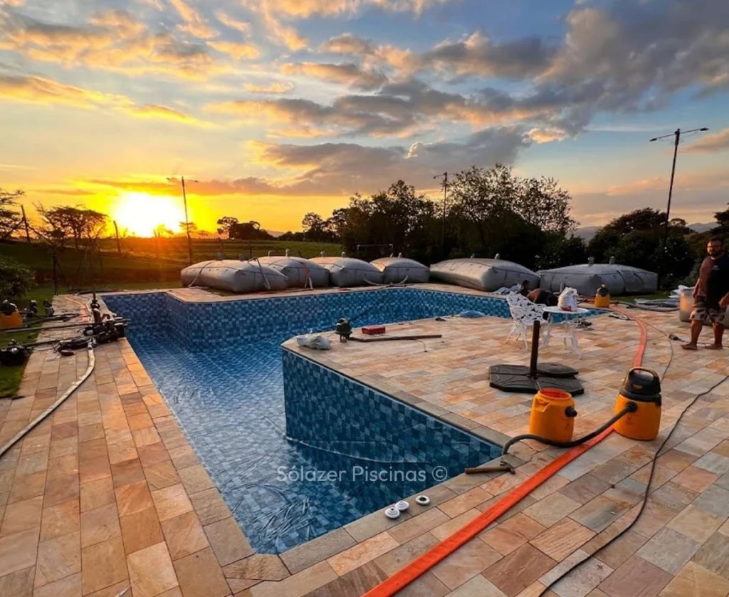 Onde trocar o revestimento da piscina em Atibaia - SP? 7 Instalação do novo revestimento