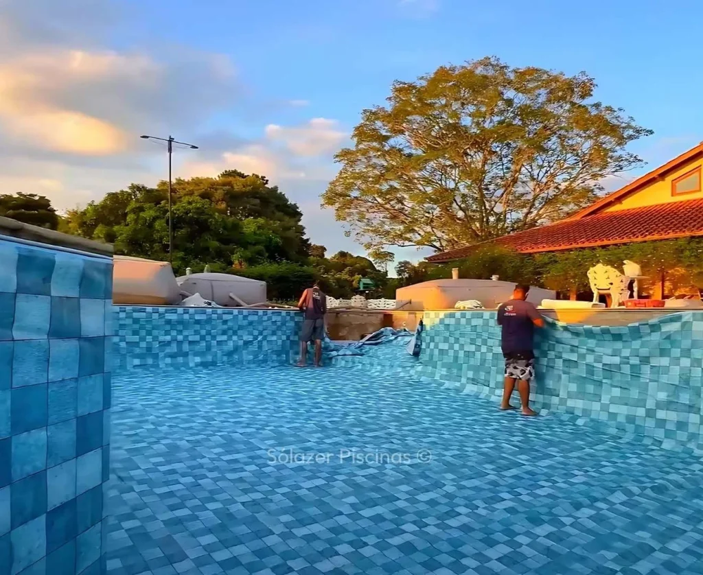 Onde trocar o revestimento da piscina em Atibaia - SP? 1 Troca de vinil para piscina