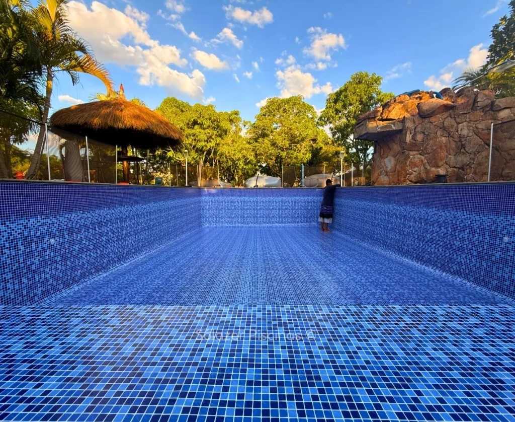 Sólazer Piscinas: a melhor empresa para trocar revestimento de vinil para piscinas em Mairinque – SP