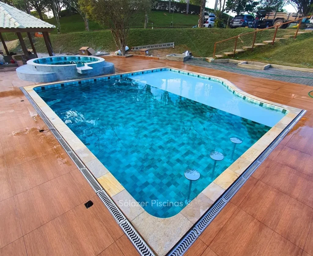 Piscina de vinil com bar molhado