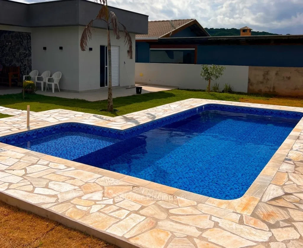 Piscina de vinil com prainha integrada