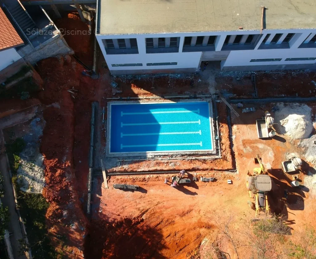 etapas para construir uma piscina de concreto em Atibaia