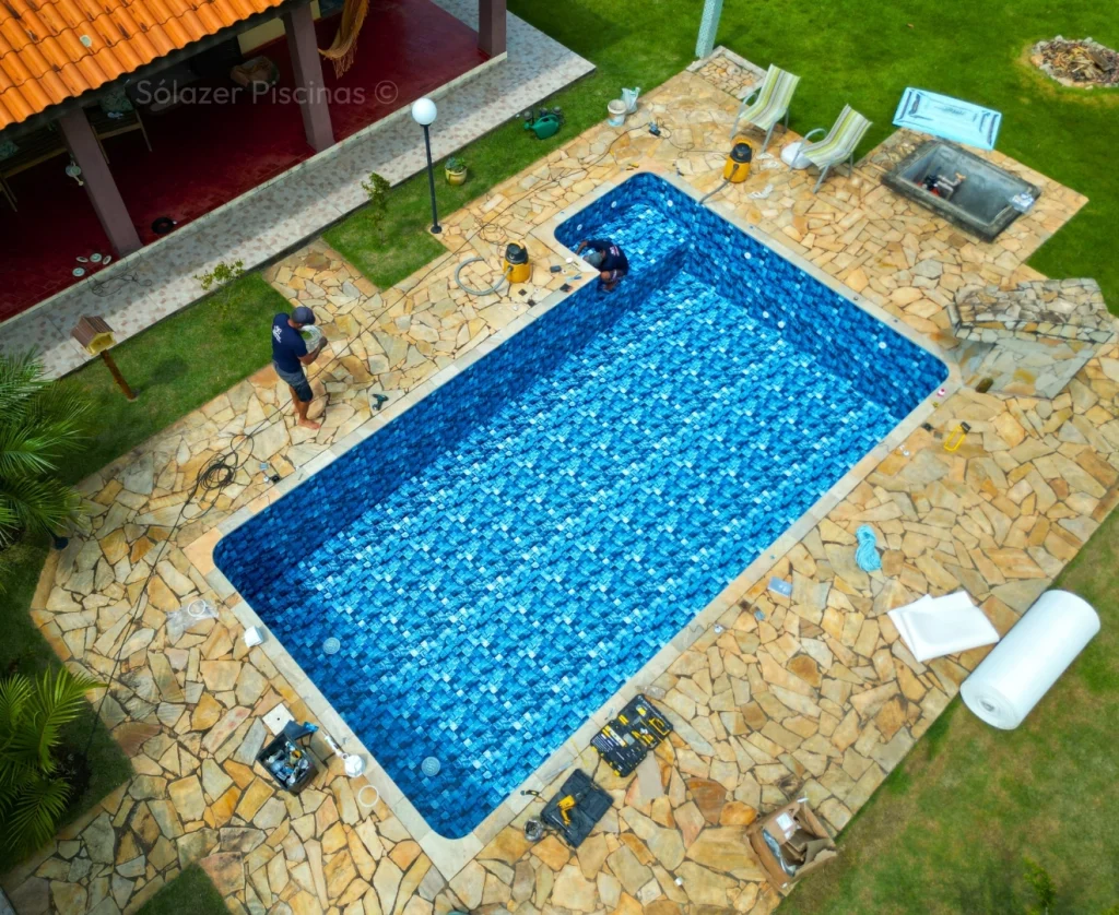 O que define a melhor empresa de troca de revestimento de vinil para piscina?