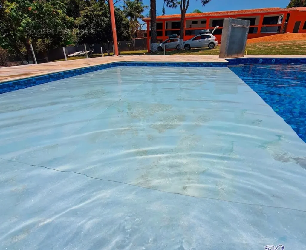 O que é piscina de vinil com prainha?