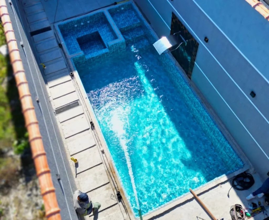 Como construir piscina com manta armada?