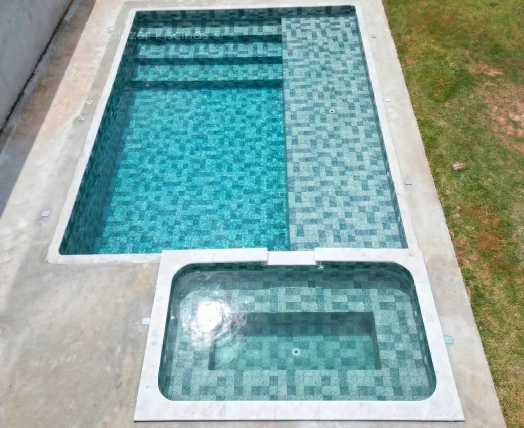 O que é piscina com revestimento de manta armada?
