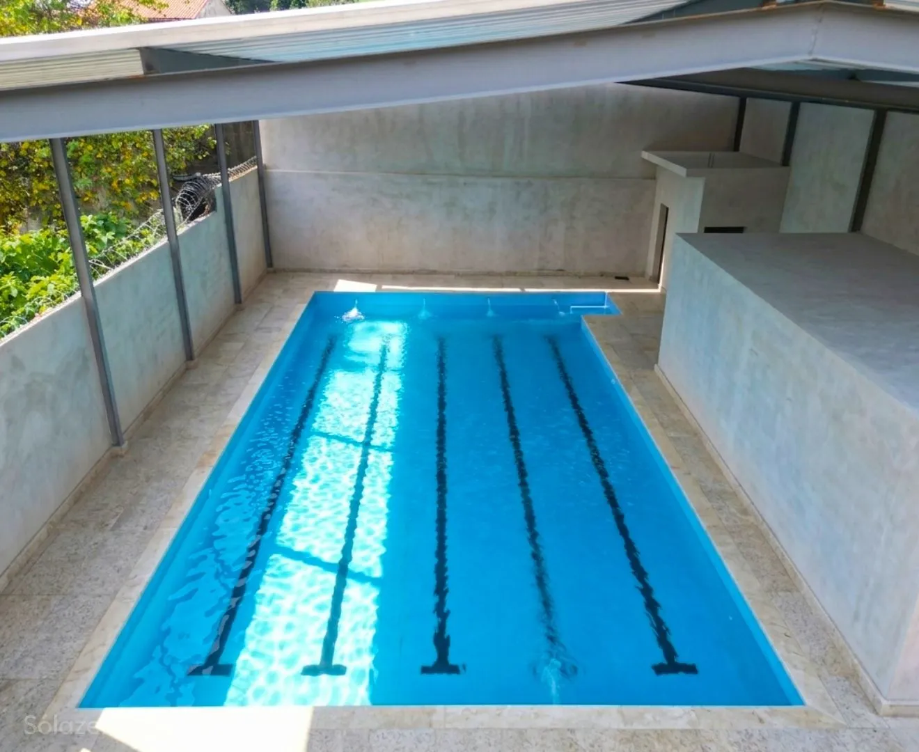 Por que a escolha da empresa é ainda mais crítica em piscinas coletivas?