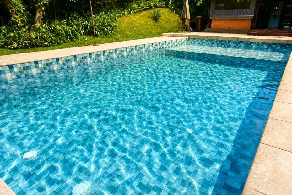 Veja Como Funciona a Instalação de Manta Armada em Piscina de Azulejo em Mairiporã - SP 1 Veja Como Funciona a Instalação de Manta Armada em Piscina de Azulejo em Mairiporã - SP