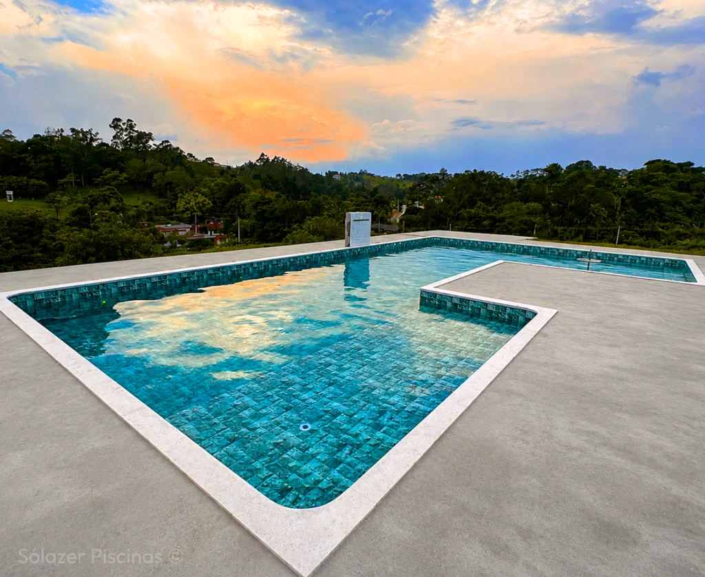Guia completo: Como funciona a construção de uma piscina de vinil passo a passo 4 ja-possui-uma-piscina-talvez-apenas-a-troca-do-revestimento-seja-suficiente