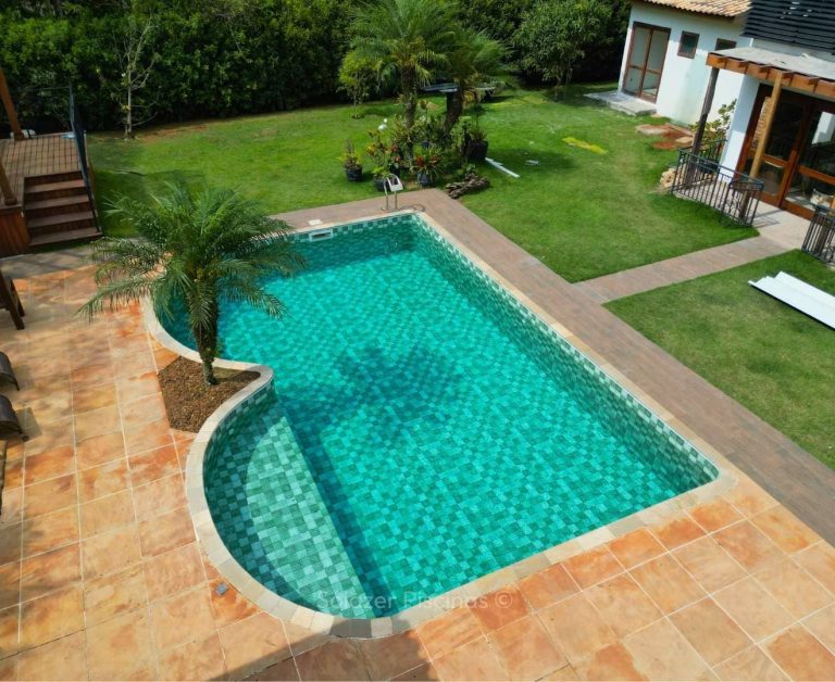 Piscina de vinil com formato irregular