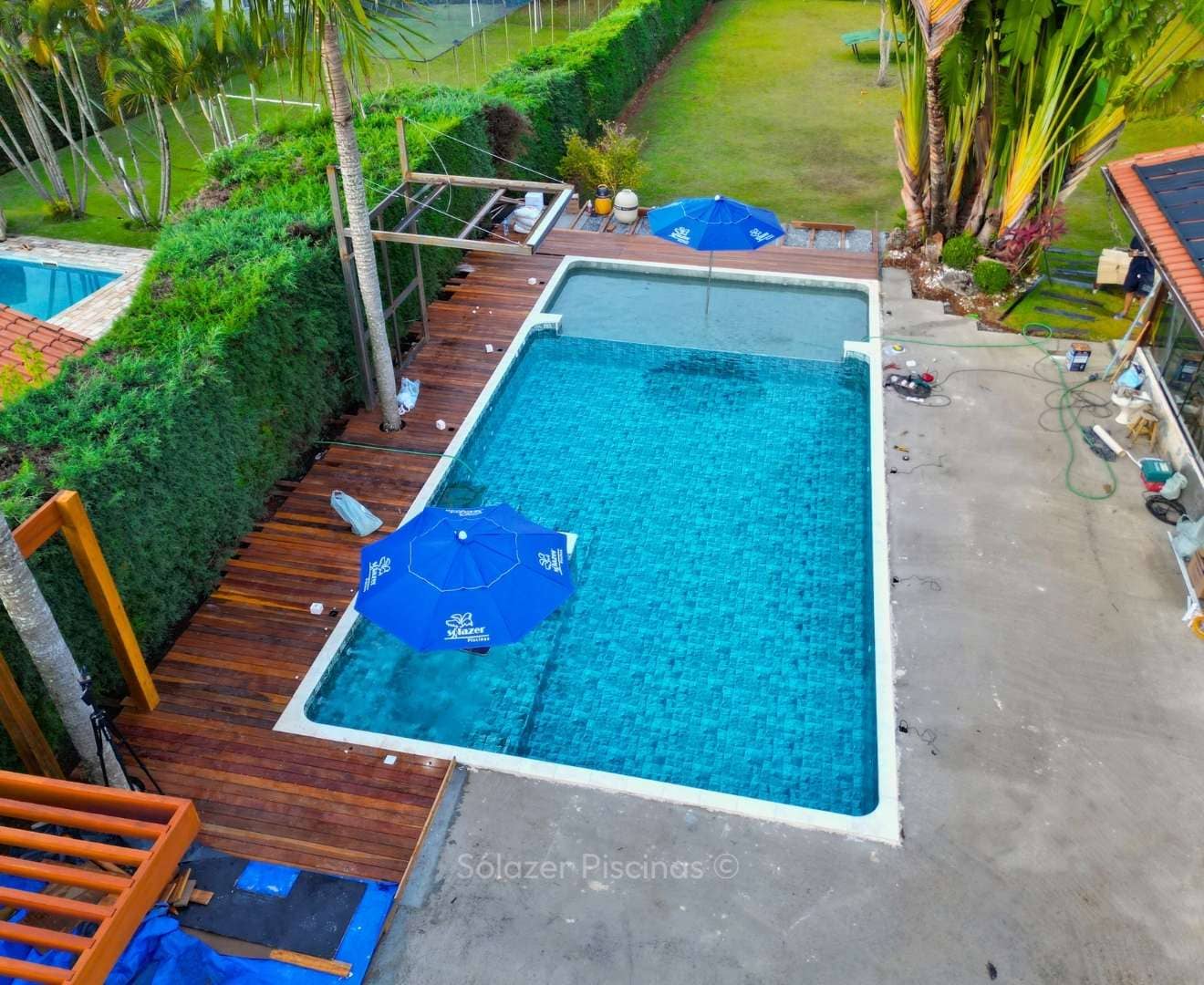 Piscina de vinil com prainha de azulejo