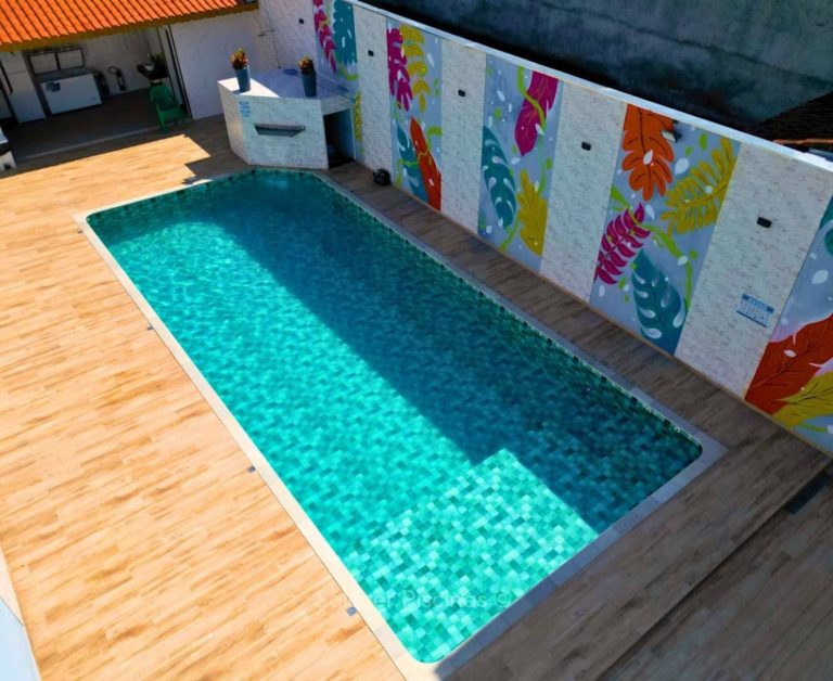 Piscina de vinil retangular com prainha
