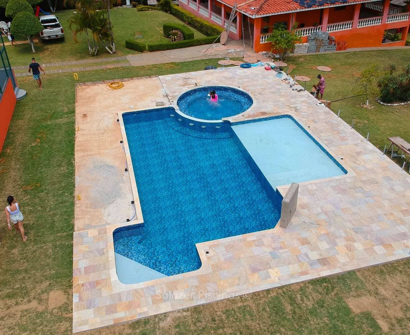 Piscina de vinil com spa e espelho d'água