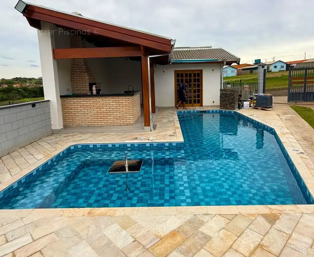 Piscina com iluminacao de LED